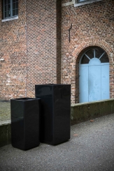 Fiberglas Blumenkübel Bjarne Hochglanz 80cm Schwarz RAL 9005